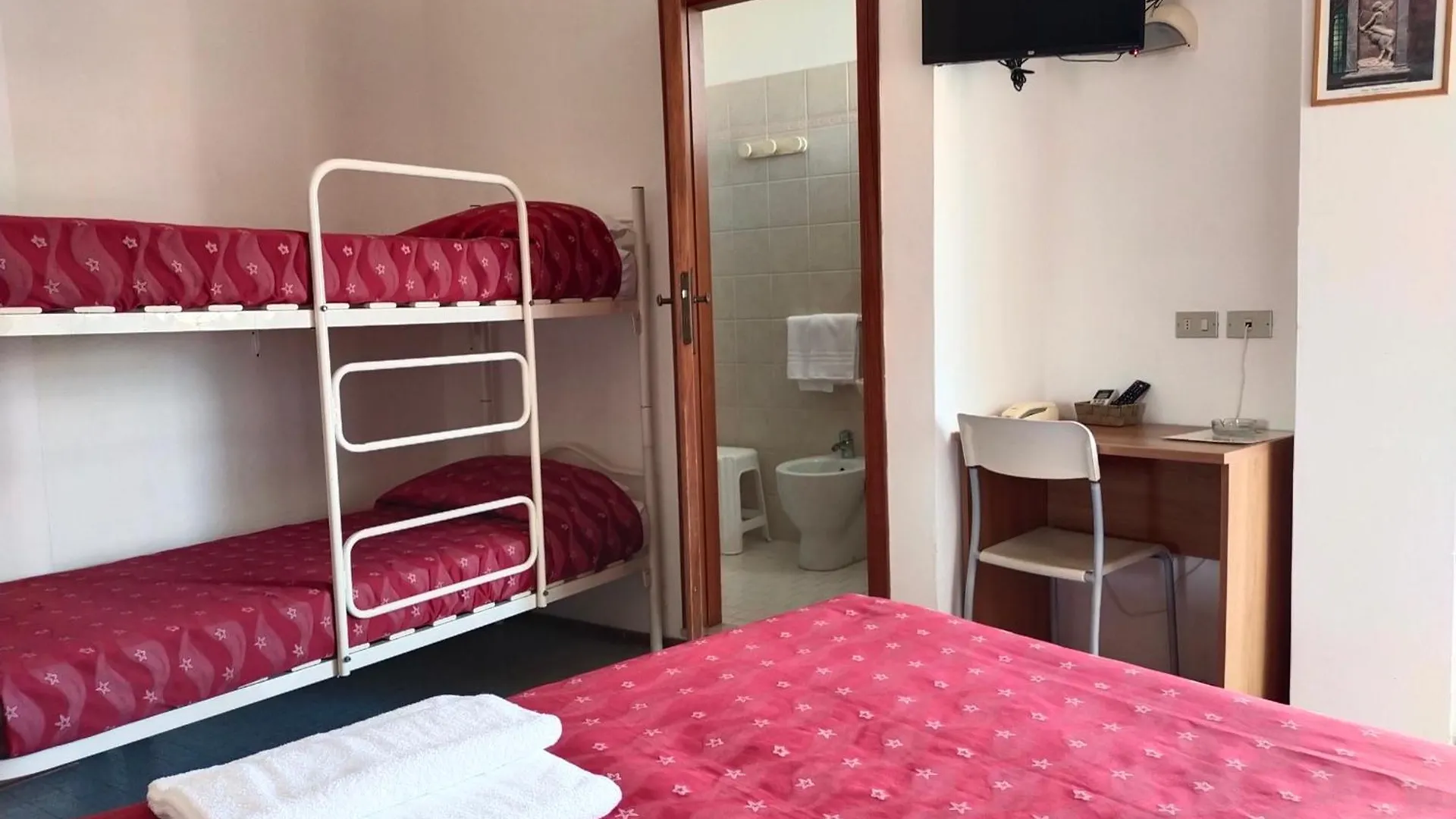 Hotel Goldene Rose Rimini 2*,  Włochy